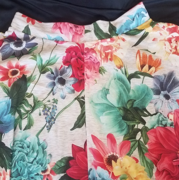 Short flared M floral skirt - Picture 3 of 5